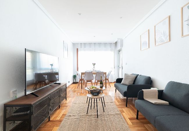Apartment in Vigo - Amplia Vivienda con Parking