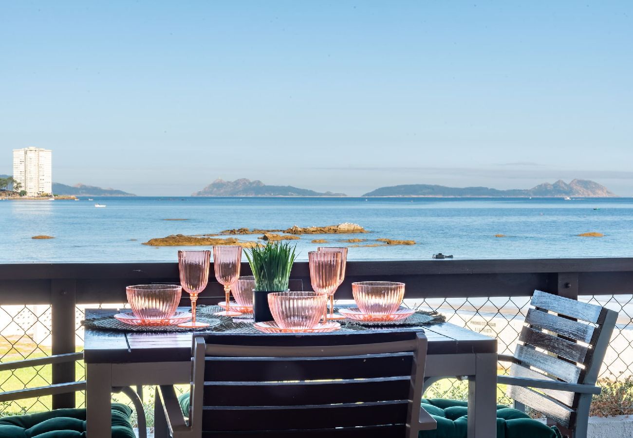 flat vigo holidays pool